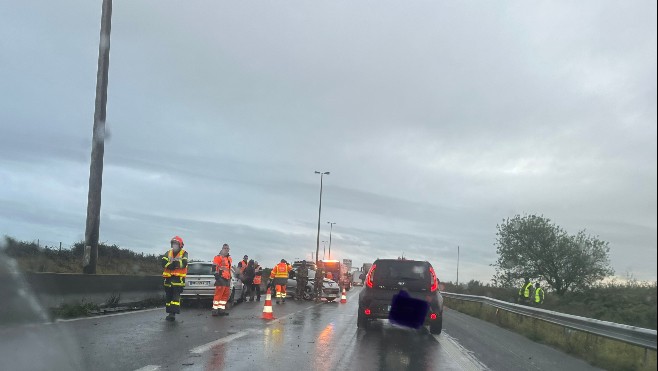 A16 Saint-Inglevert : un accident matériel entre deux voitures a provoqué de gros ralentissements