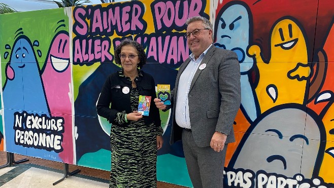 A Grande-Synthe, 4000 guides contre le harcèlement scolaire distribués cette semaine dans les écoles, collèges et lycées.