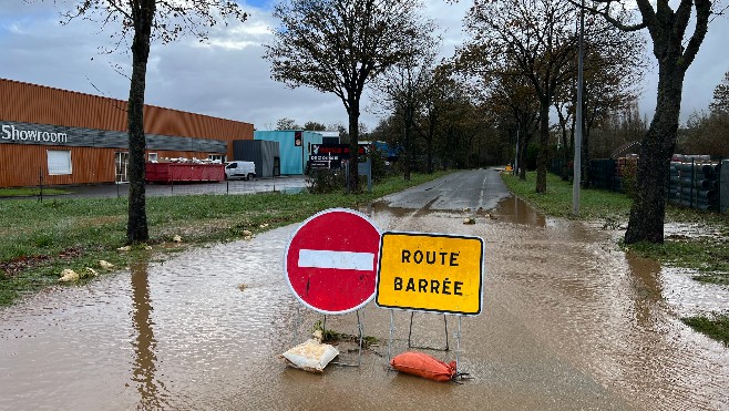 Pas-de-Calais : 150 km de routes coupées à cause des inondations, la Canche ne peut être franchie que par Etaples ou Beaurainville 