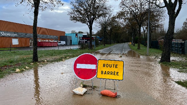Pas-de-Calais : 150 km de routes coupées à cause des inondations, la Canche ne peut être franchie que par Etaples ou Beaurainville