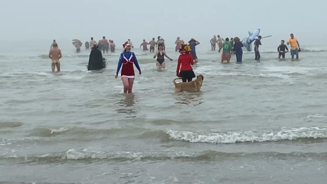 Un « dernier bain de l'année » organisé pour la première fois à Fort-Mahon