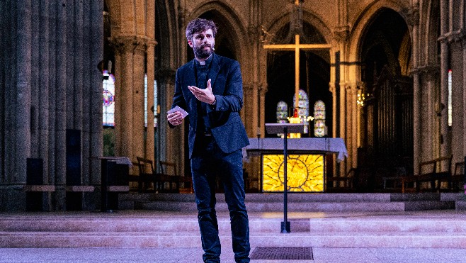 Du théâtre et de l’humour à l’église St-Pierre à Calais