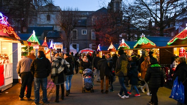 A Boulogne sur mer, la ville fortifiée se transforme en village de Noël ce week-end...
