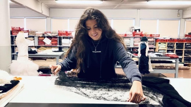 Miss Nord-Pas de Calais Eve Gilles va porter une robe en dentelle de Calais créée par Emma Boutoille samedi soir...