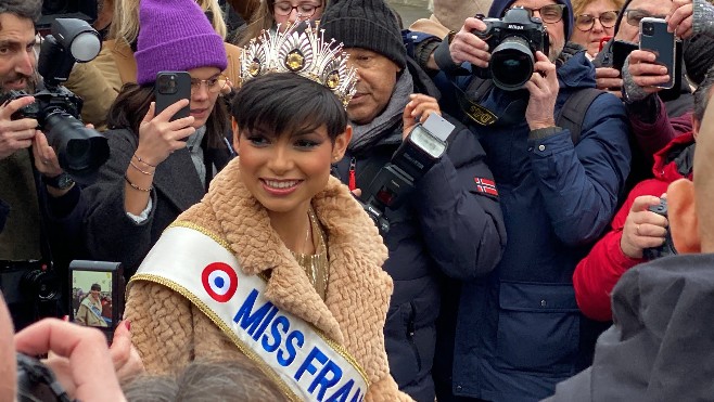 Miss France 2024, Eve Gilles, défile comme une reine chez elle à Quaëdypre !