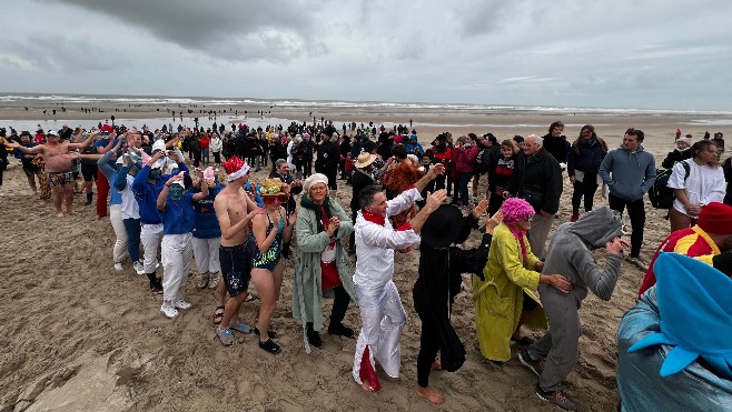 Affluence pour les Bains du Jour de l'An sur la Côte d'Opale