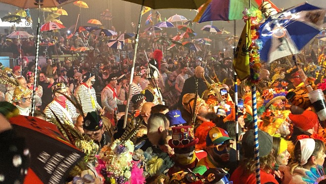 Carnaval : à Dunkerque, la folie et le désordre se sont invités au bal du Chat noir samedi soir !