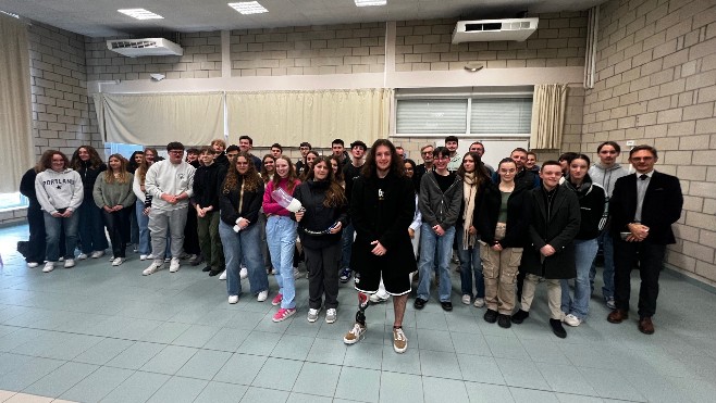 Des élèves du lycée Lavezzari de Berck investis pour aider l'association « Lames de Joie »