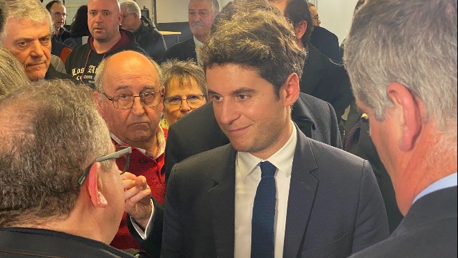 A Blendecques, le Premier ministre, Gabriel Attal, a joué la carte de l'empathie auprès des sinistrés des inondations. 