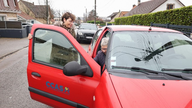 A Saint-Martin Boulogne, le CCAS propose un service de transport accompagné.