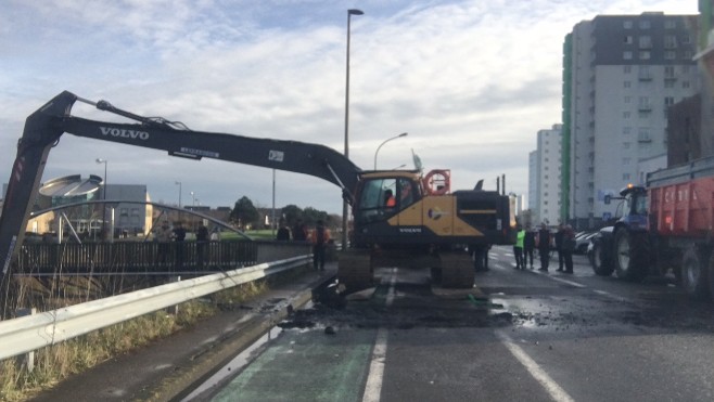 Inondations : opération coup de poing des agriculteurs à Calais