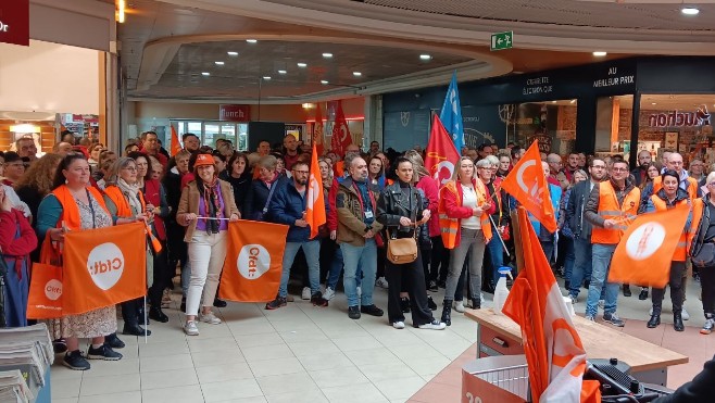 Forte mobilisation des salariés d’Auchan à Calais et St-Martin-Boulogne