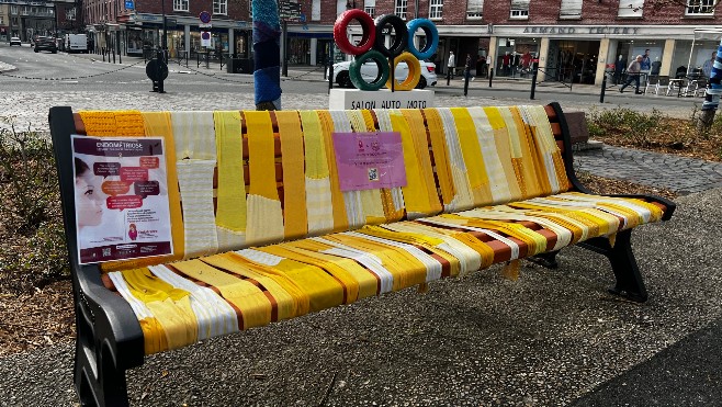 A Abbeville, un banc jaune installé pour sensibiliser à l'endométriose