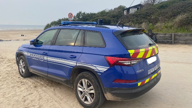 Oye-plage : des migrants incendient une embarcation et prennent violemment à partie des gendarmes