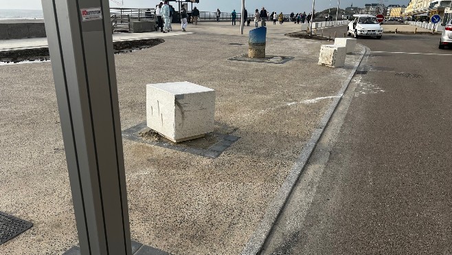 Berck: une automobiliste perd le contrôle sur l'esplanade