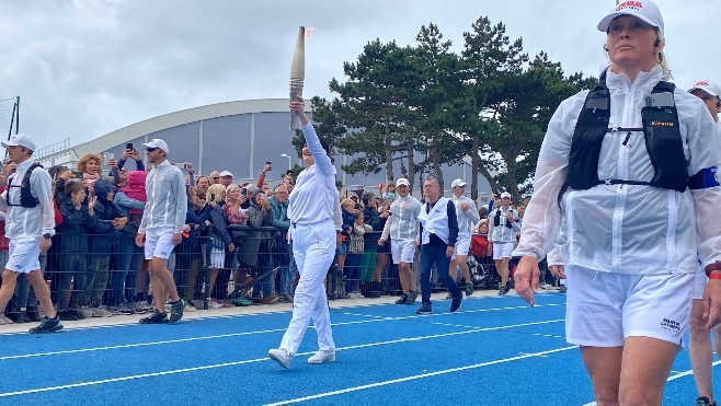 Berck-sur-mer: la flamme olympique a fait une entrée fracassante au parc des sports !