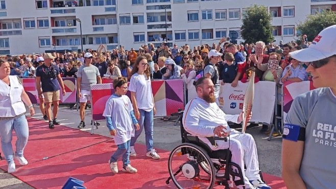 Le passage de la flamme paralympique a émerveillé petits et grands à Calais ce dimanche 25 août.