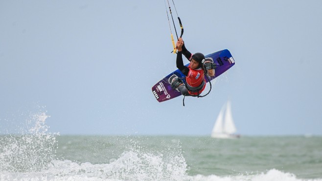 Le monde du Kite « freestyle » a rendez-vous jusqu'à dimanche sur la plage de Dunkerque !