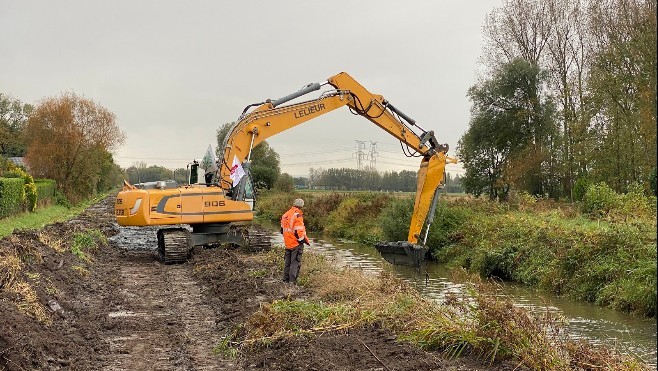 Inondations : A Hames-Boucres, le curage mené par les agriculteurs fait baisser le niveau de l'eau de 40 cm, mais que fait l'Etat ?