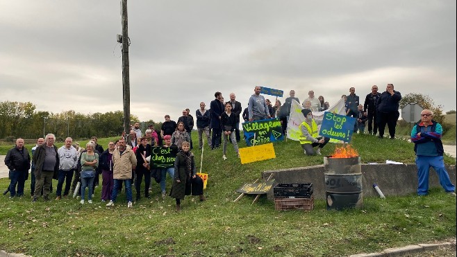 Dannes : des habitants manifestent contre la construction d'une station d'épuration trop près de leurs maisons !