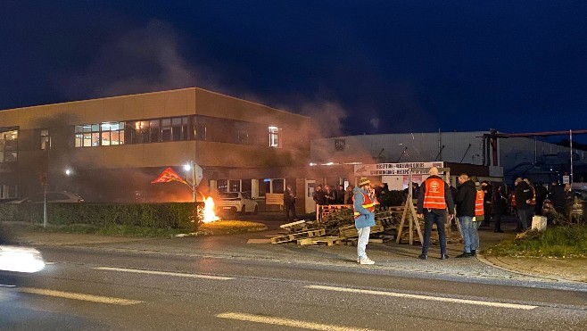 Saint-Léonard : L'imprimerie la SIB toujours bloquée. Une réunion pour trouver une solution ce midi et vendredi.