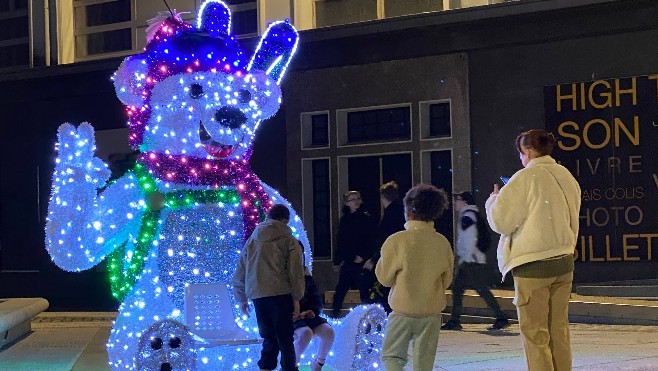 A Boulogne sur mer, les décorations lumineuses sont en plastique recyclé et en canne à sucre !