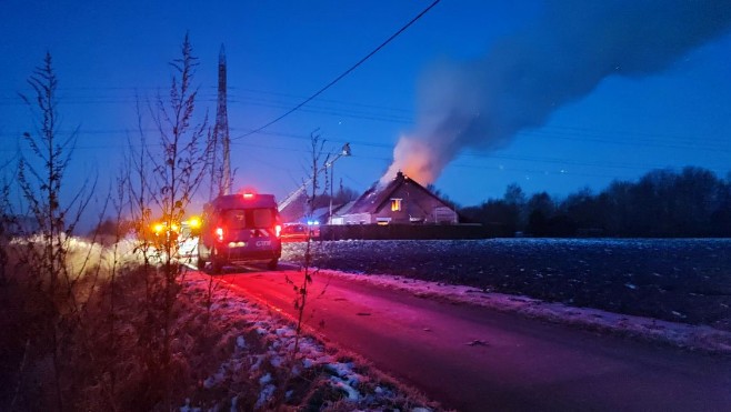 Une maison ravagée par les flammes ce matin à Bourbourg