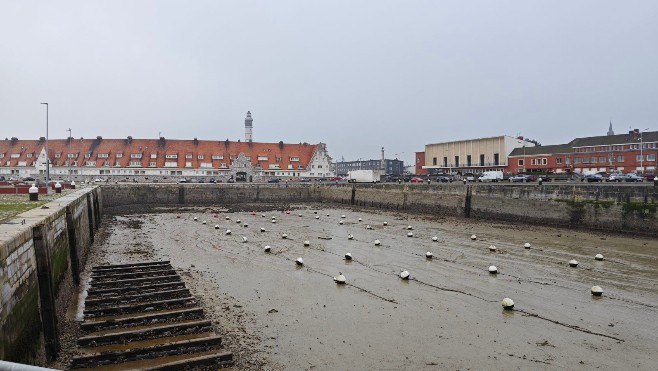 Calais : un homme chute de 7 mètres dans le bassin du Paradis