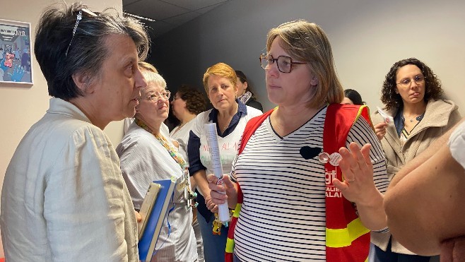 Mouvement de grève des agents hospitaliers hier à l'hôpital de Calais pour protester contre la suppression des temps partiels.