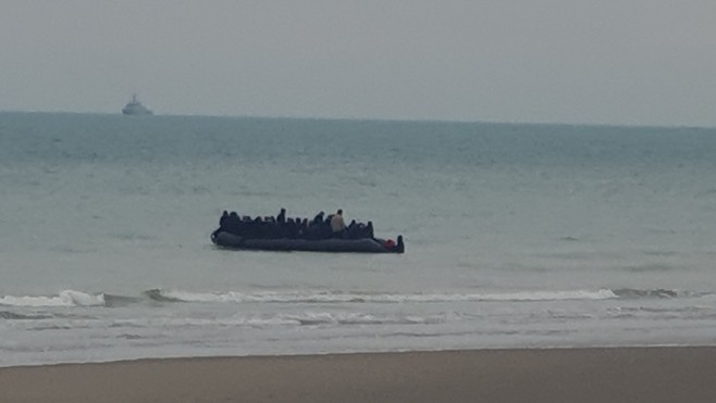Equihen-Plage : 2 heures dans l'eau à attendre un taxi-boat, 10 migrants en état d'hypothermie.