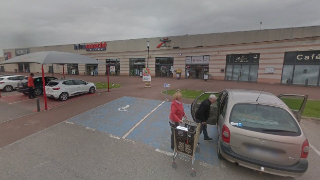 Oisemont : un octogénaire meurt écrasé par une voiture sur le parking d'un supermarché