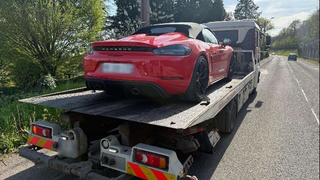 Somme : un automobiliste, au volant d'une Porsche, contrôlé à 110km/h au lieu de 50