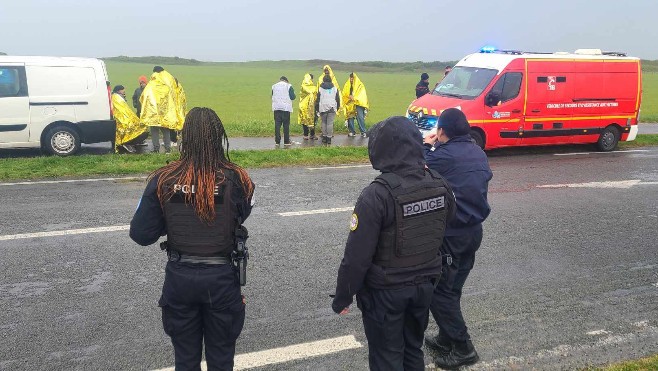 Wimereux: 38 migrants, dont 16 enfants, pris en charge par les pompiers à la Crèche