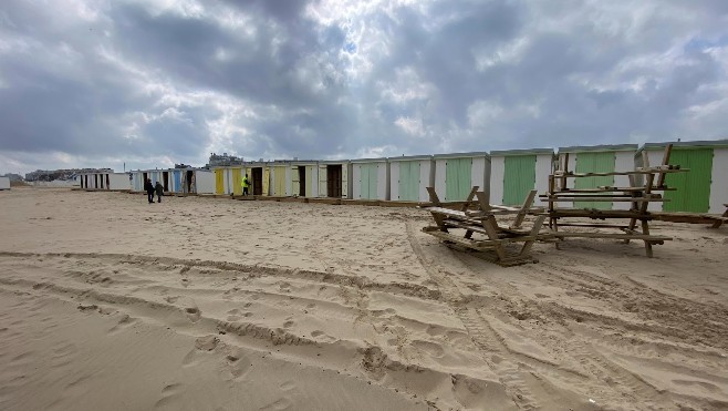 A Blériot-Sangatte, 60 chalets et 50 cabines seront cette année implantés sur la plage près d'une boutique de souvenirs et d'artisanat ! 