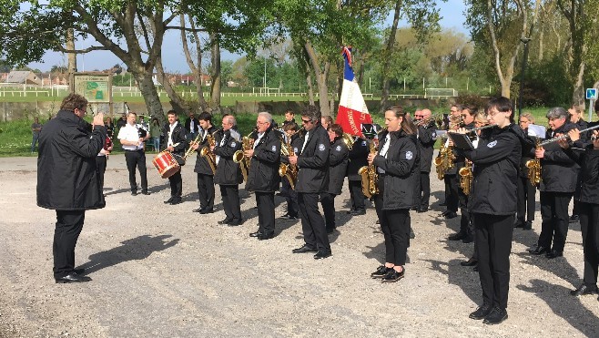 Défilés, dépôts de gerbes, remises de médailles et hommages aux figures héroïques…