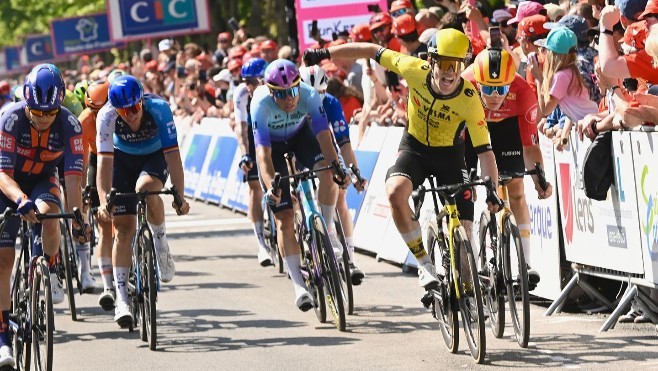 Cyclisme : A Amiens, Axel Zingle remporte la première étape des 4 jours de Dunkerque et prend le maillot rose de leader !