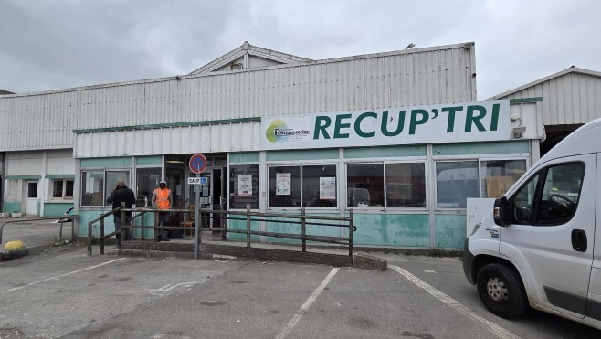 Saint-Léonard: une roquette retrouvée dans un magasin de seconde main, les démineurs interviennent