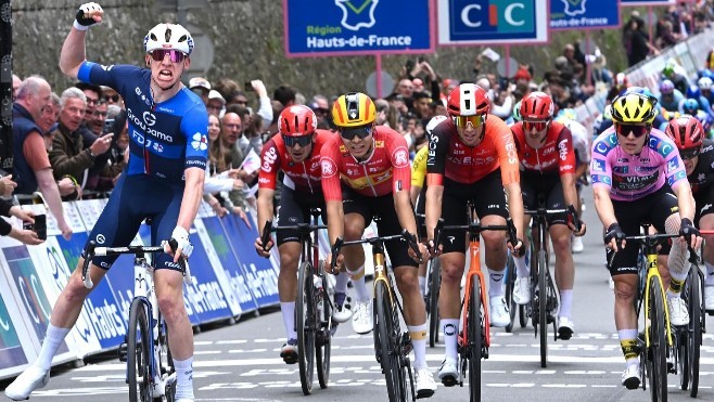 Cyclisme : Lewis Askey (Goupama FDJ) remporte la 2ième étape des 4 jours de Dunkerque. Axel Zingle reste rose !