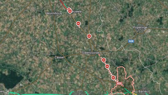 Les agriculteurs bloquent la circulation et défilent sur l'A25 cet après-midi entre Dunkerque et Lille.