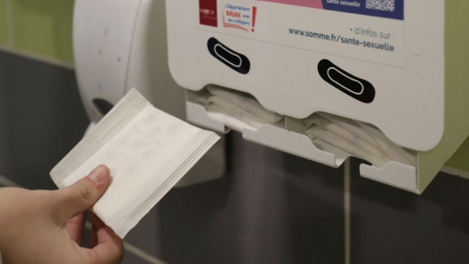 Des distributeurs de protections périodiques gratuites installés dans les collèges de la Somme. 
