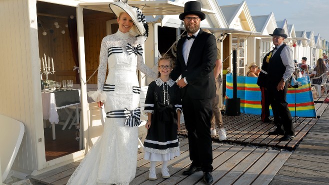 Cayeux: le dîner-croisière revient ce samedi sur le chemin de planches, l'élégance en bord de mer