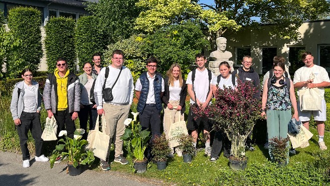 Trois élèves du lycée horticole de Coulogne médaillés d'or au concours régional de reconnaissance des végétaux.