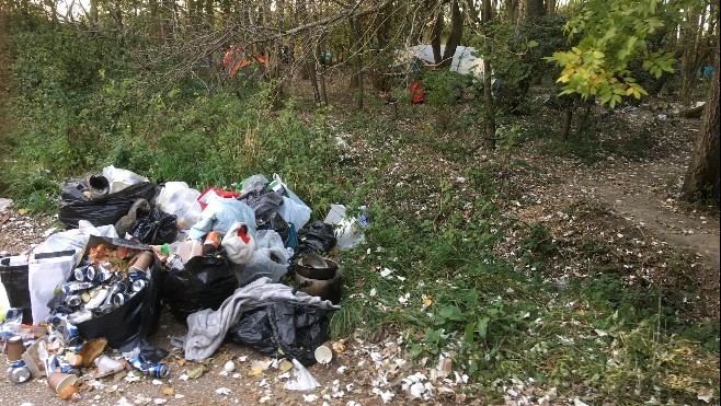 Trois associations d'aide aux migrants devant la justice pour réclamer le ramassage des ordures ménagères !