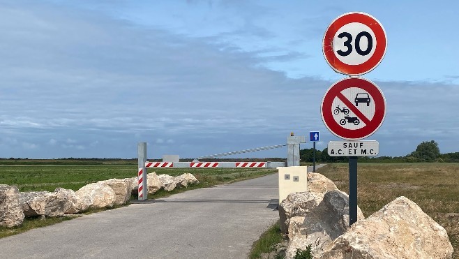 Des barrières sécurisées pour empêcher les passeurs de débarquer le matériel nautique à Marck ! 