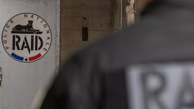 Calais : un homme retranché chez lui interpellé par le RAID 