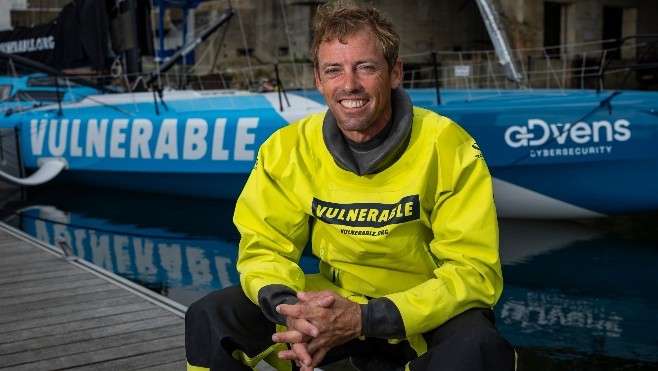 Boulogne-sur-mer : le skipper nordiste, Thomas Ruyant, au départ de la Course des Caps.