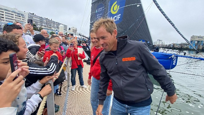 Boulogne-sur-mer : des élèves du collège Haffreingue croisent les skippers Thomas Ruyant, Samantha Davies et Violette Dorange.