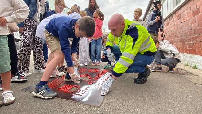 A Calais, des pochoirs pour « Ne rien Jeter à la mer » ont été réalisés par des élèves de l'Ecole Esplanade.