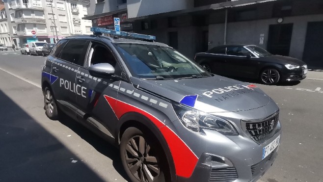 A Boulogne sur mer : un chien sorti à temps d'une voiture garée en plein soleil !