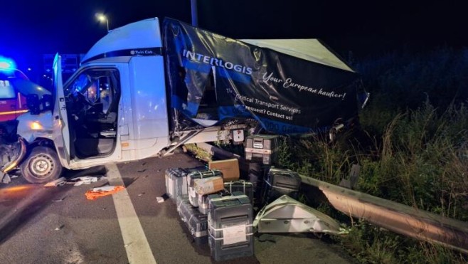 Rocade de Calais : Deux blessés légers dans un terrible accident vers minuit.